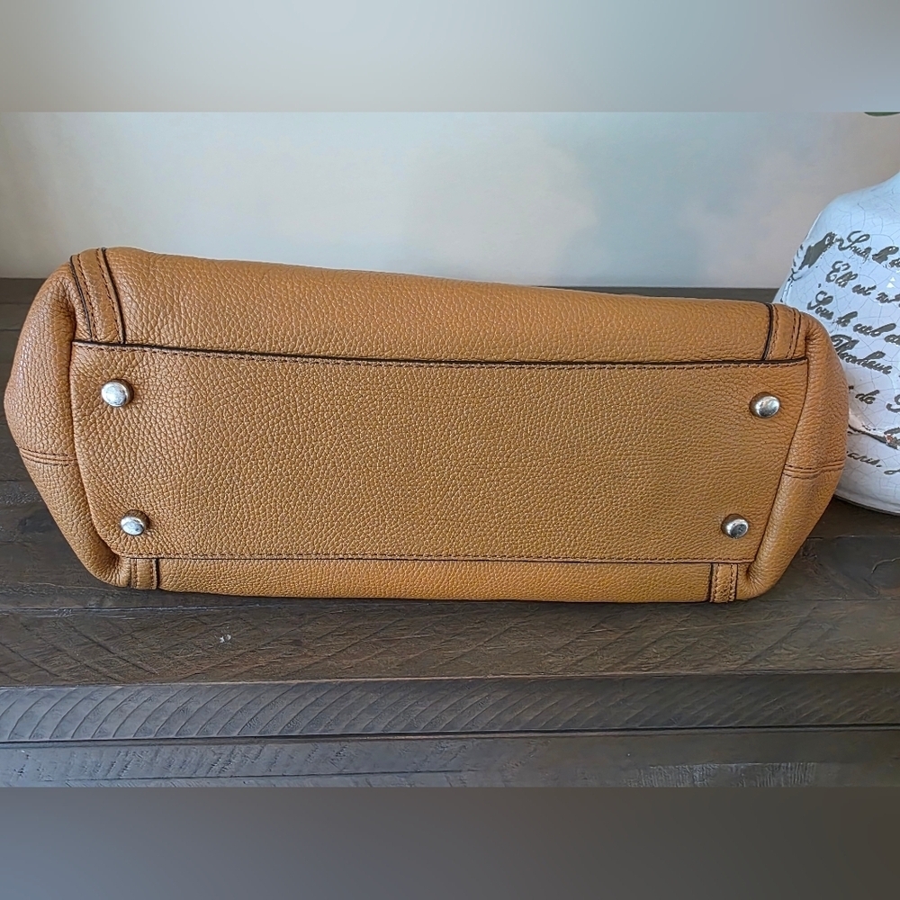 Coach Edie Shoulder Bag In Camel Pebble Grain Leather With Nickel Hardware - Picture 7 of 9